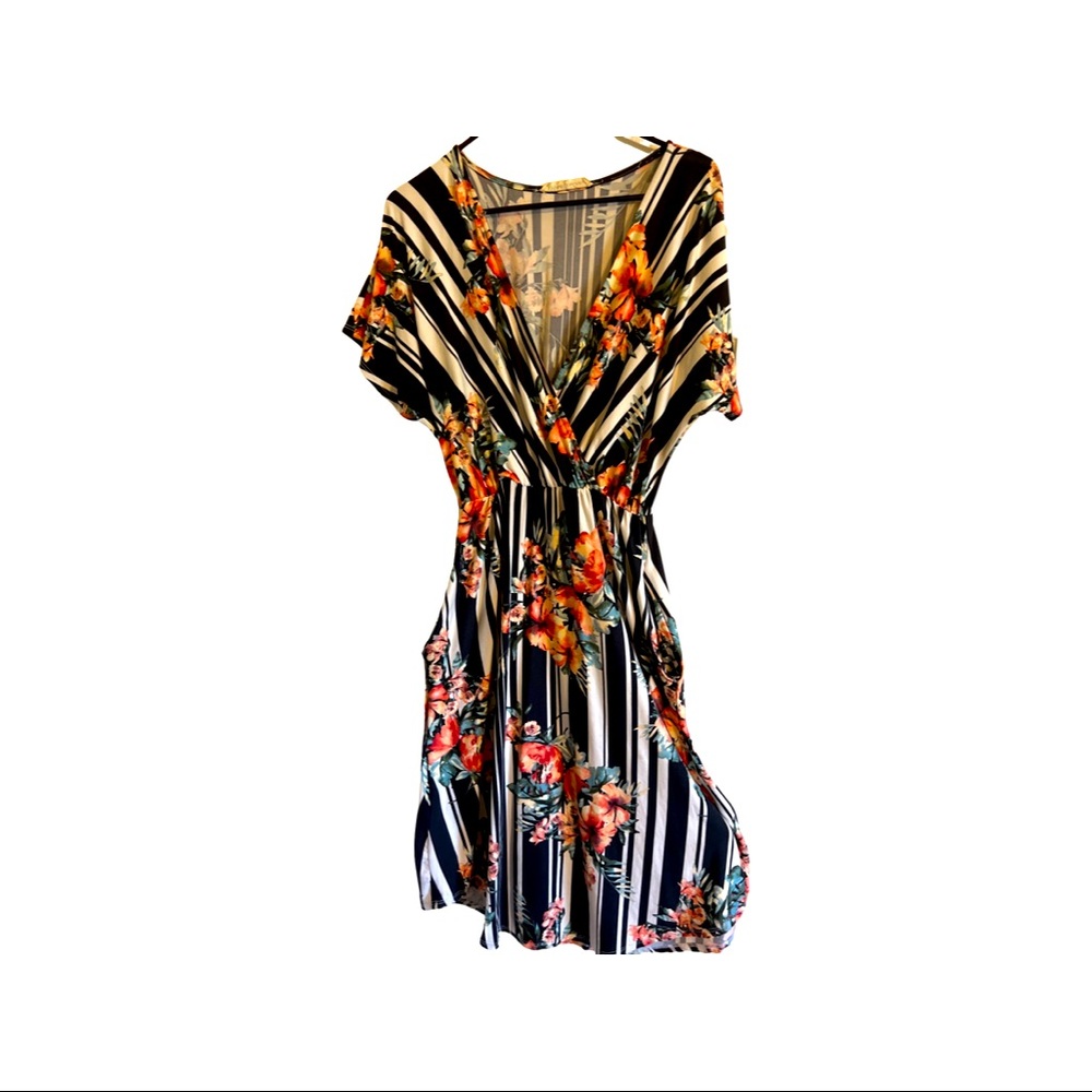 Cute Flowery Dress, Women’s Size: M